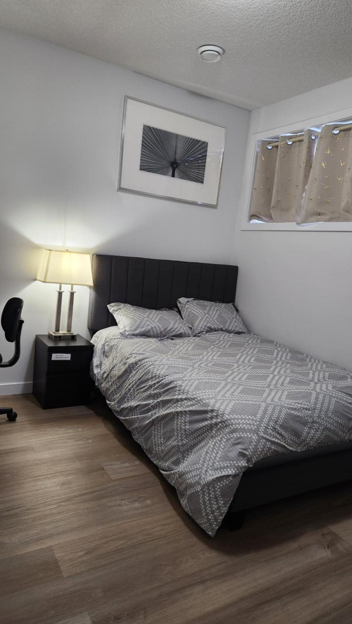 Modern 2 Bedroom Basement Suite At West Edmonton Bagian luar foto