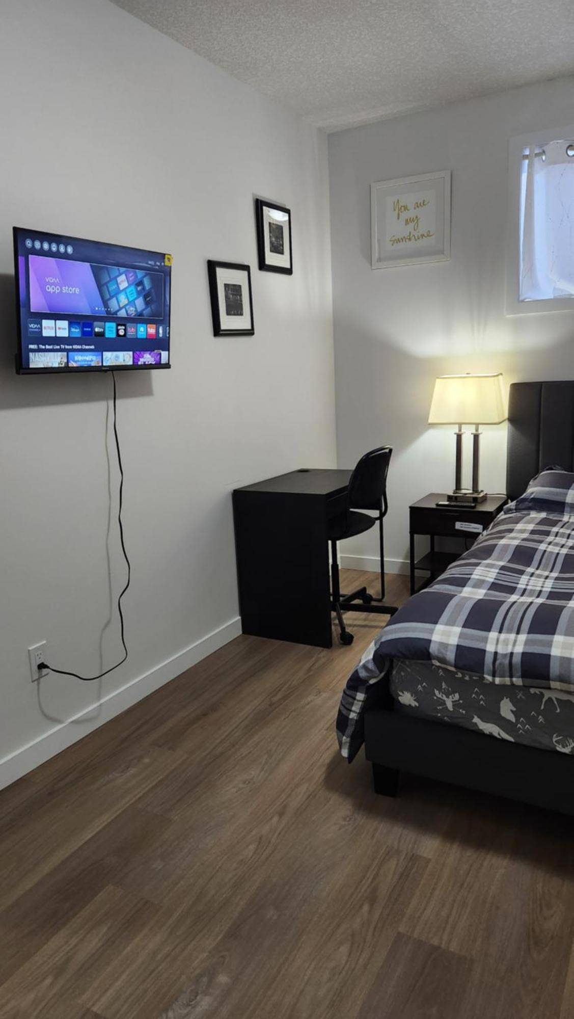 Modern 2 Bedroom Basement Suite At West Edmonton Bagian luar foto