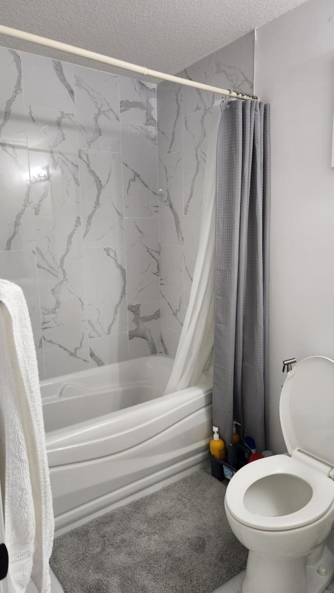 Modern 2 Bedroom Basement Suite At West Edmonton Bagian luar foto