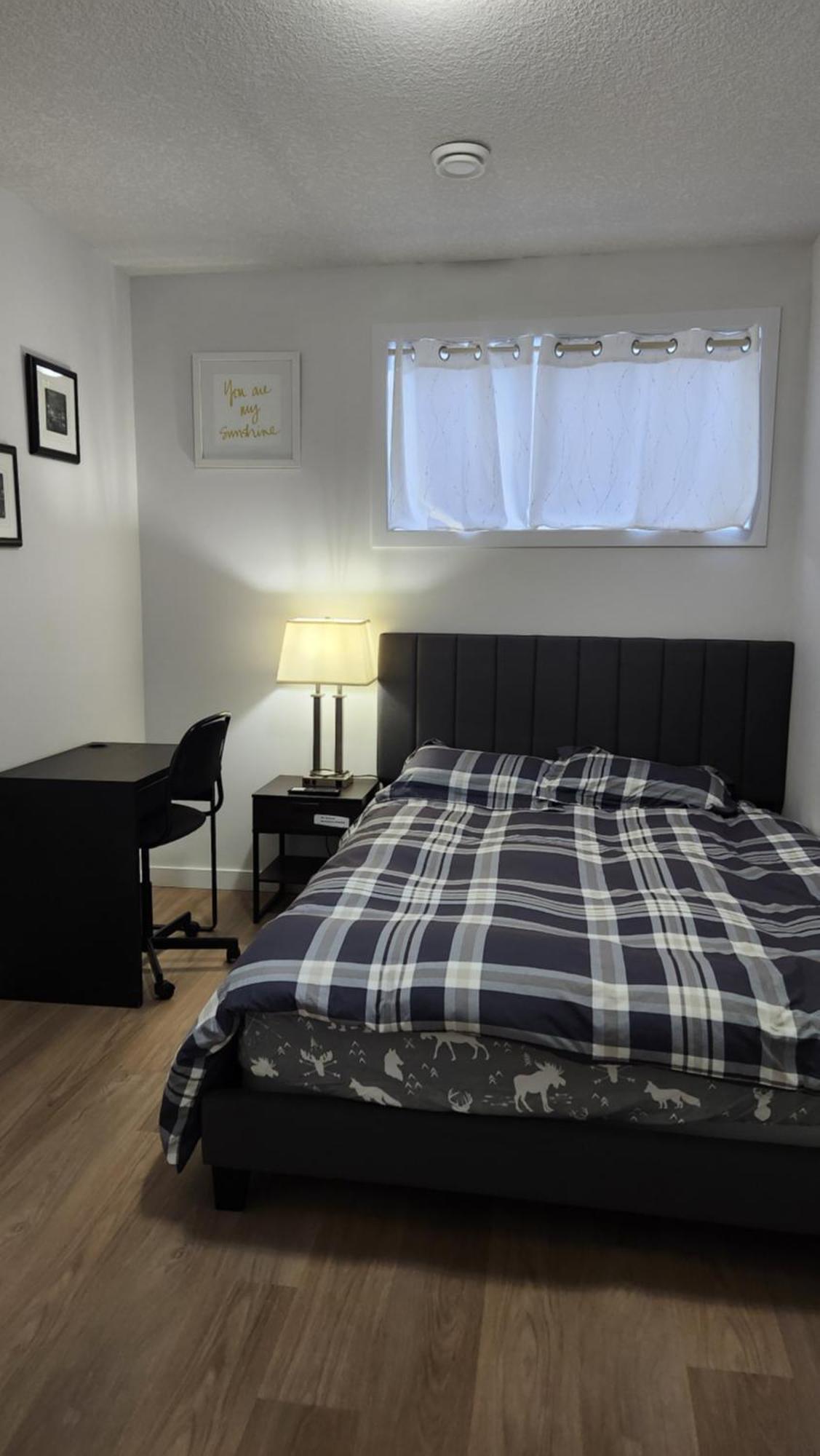 Modern 2 Bedroom Basement Suite At West Edmonton Bagian luar foto