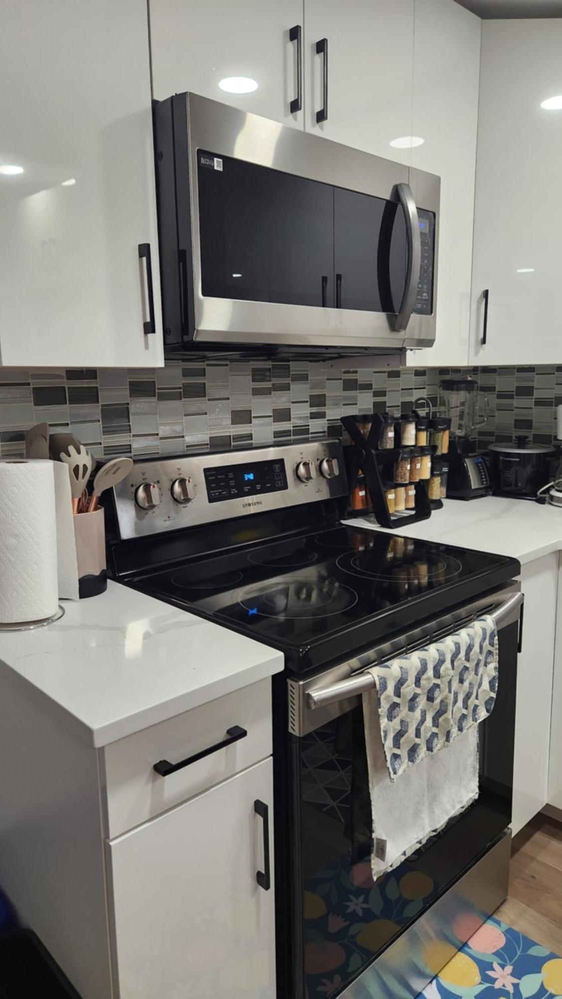 Modern 2 Bedroom Basement Suite At West Edmonton Bagian luar foto
