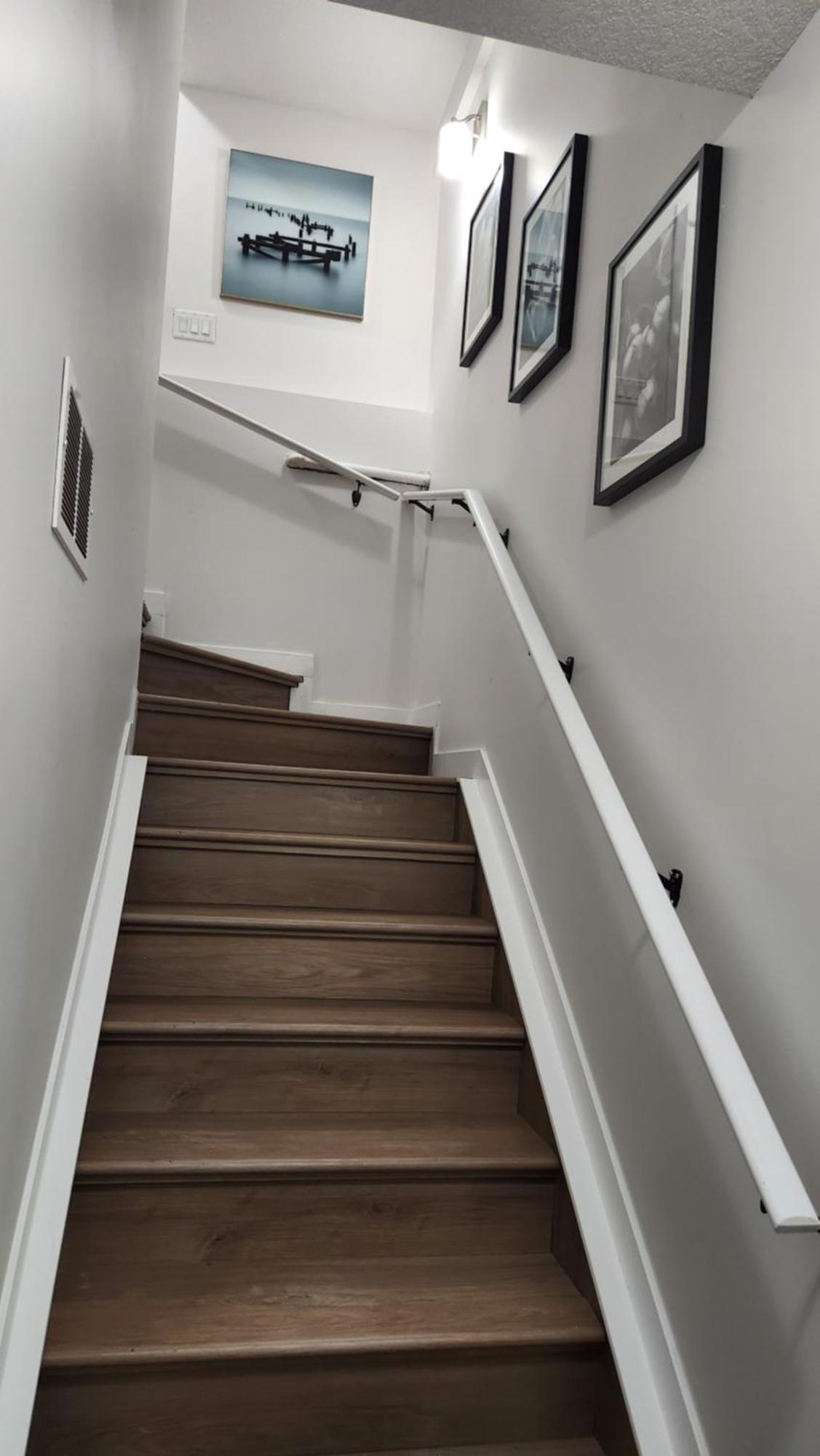 Modern 2 Bedroom Basement Suite At West Edmonton Bagian luar foto