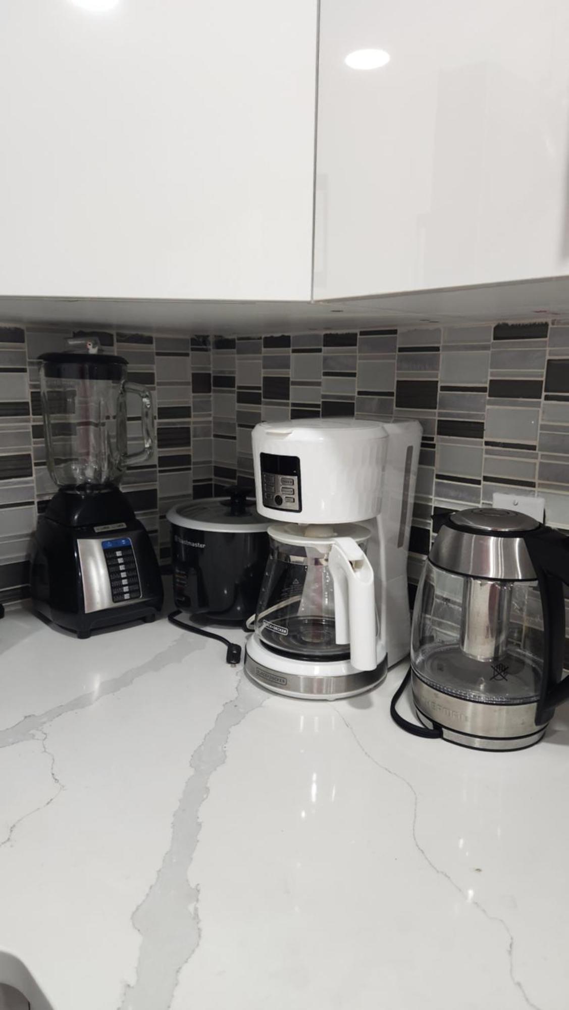 Modern 2 Bedroom Basement Suite At West Edmonton Bagian luar foto