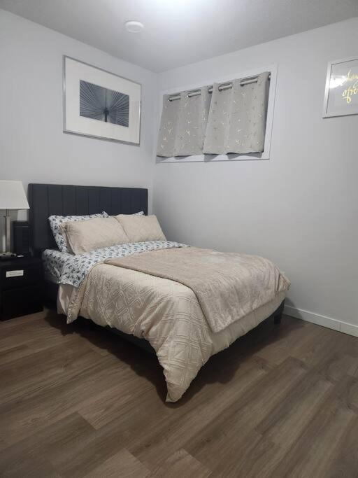 Modern 2 Bedroom Basement Suite At West Edmonton Bagian luar foto